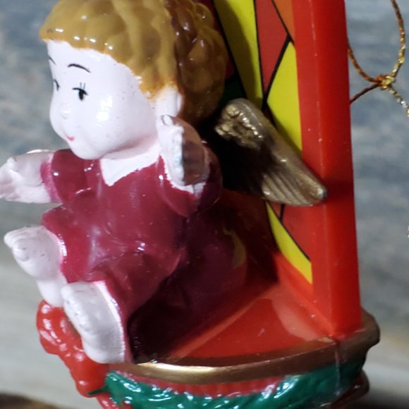 Christmas Treasures Ornament Cherub Angel on Stained Glass Throne - Vintage 70's - Picture 2 of 6